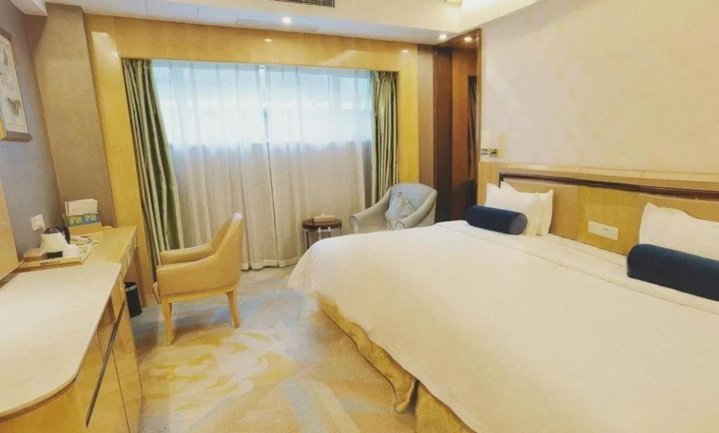 Bed in Shanghai Fuyue Hotel