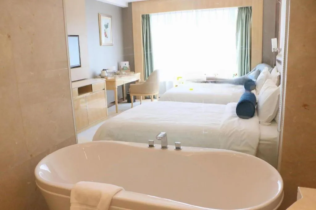 Bed in Shanghai Fuyue Hotel