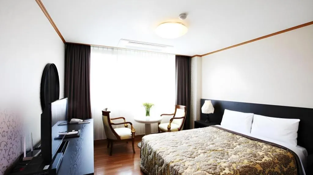 Bed in Danyang tourist hotel Edelweiss