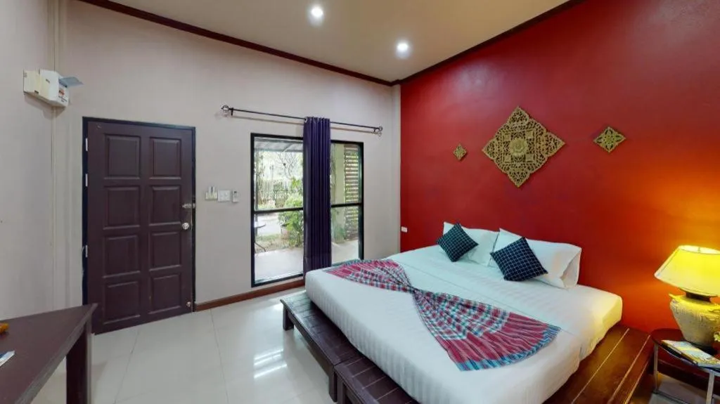 Bed in Sawasdee River Kwai Lodge