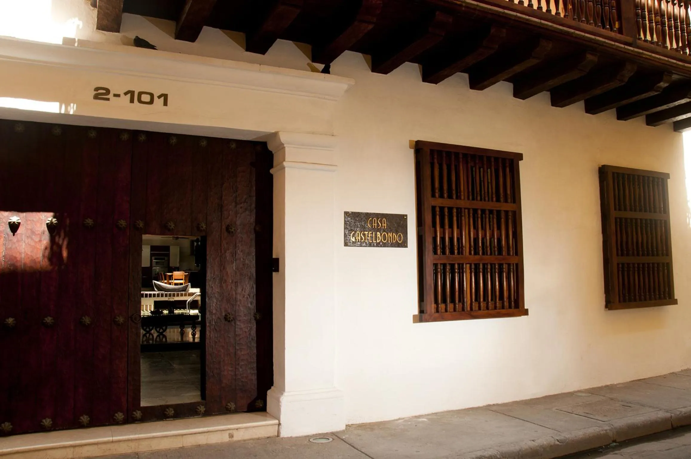 Facade/entrance in Casa Gastelbondo