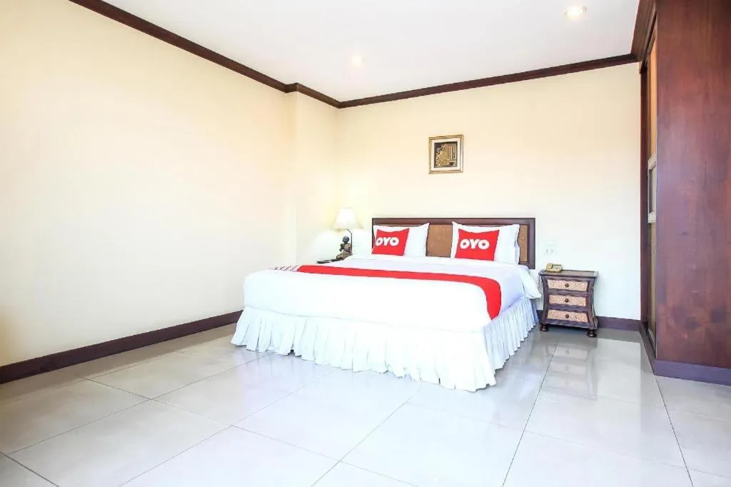 Bed in OYO 383 White inn hotel