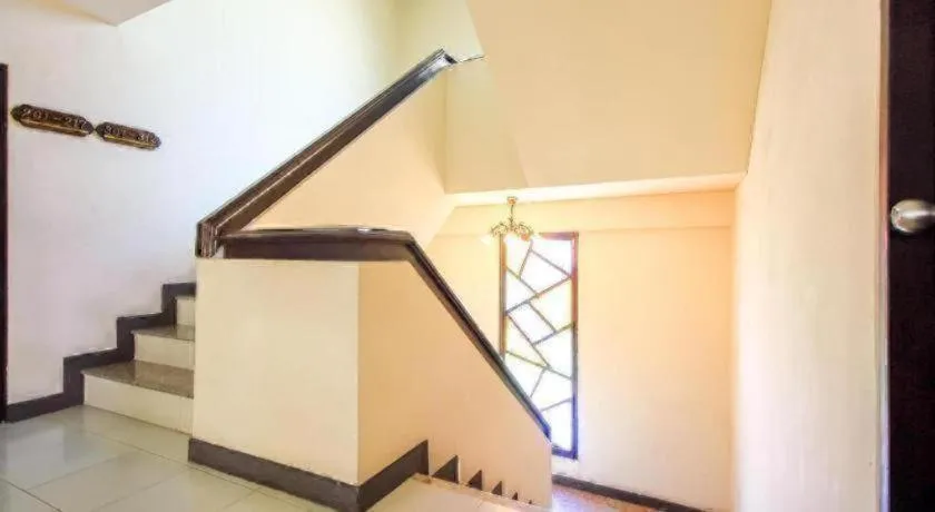 OYO 383 White inn hotel