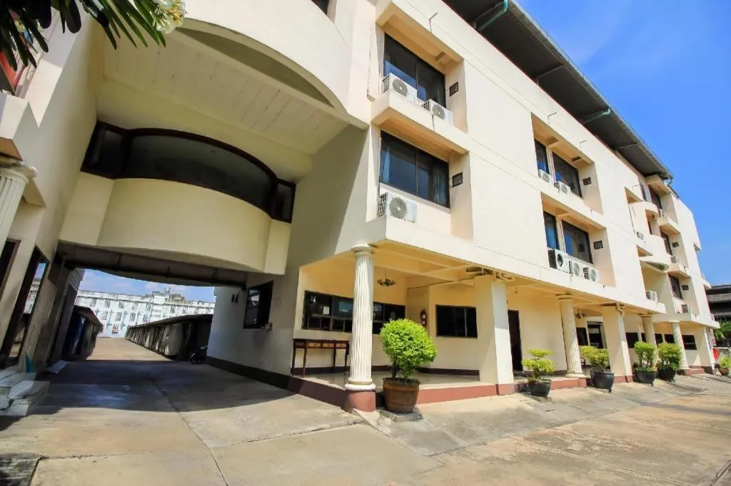 OYO 383 White inn hotel