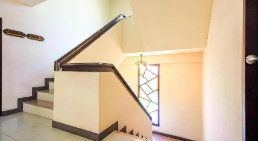 OYO 383 White inn hotel