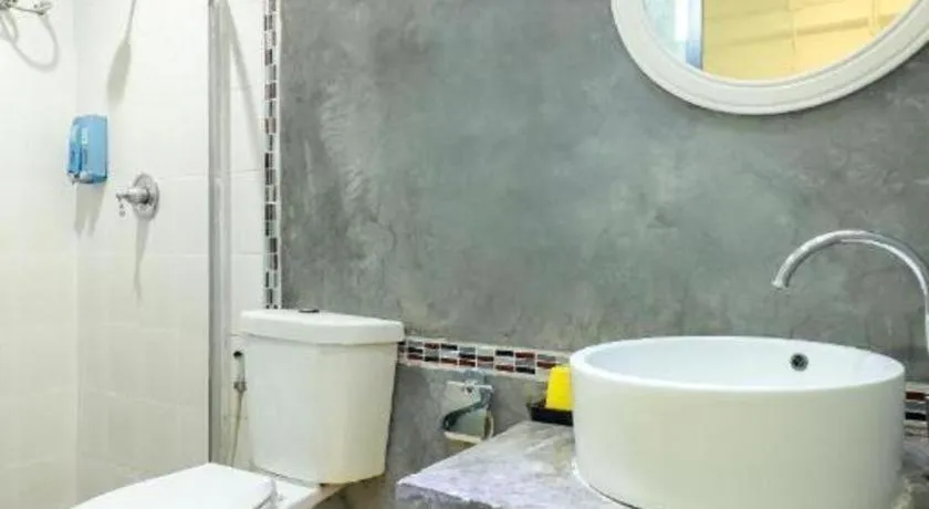 OYO 412 7 Days Hotel