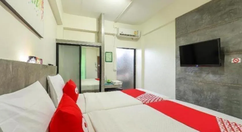 Bed in OYO 412 7 Days Hotel