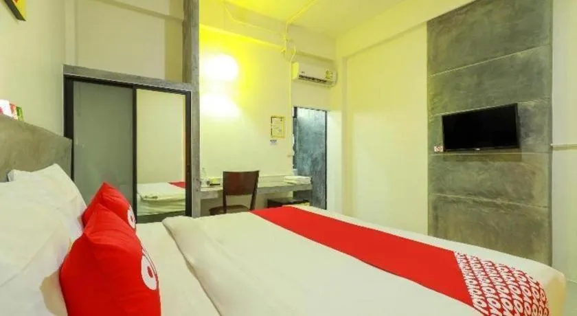 Bed in OYO 412 7 Days Hotel