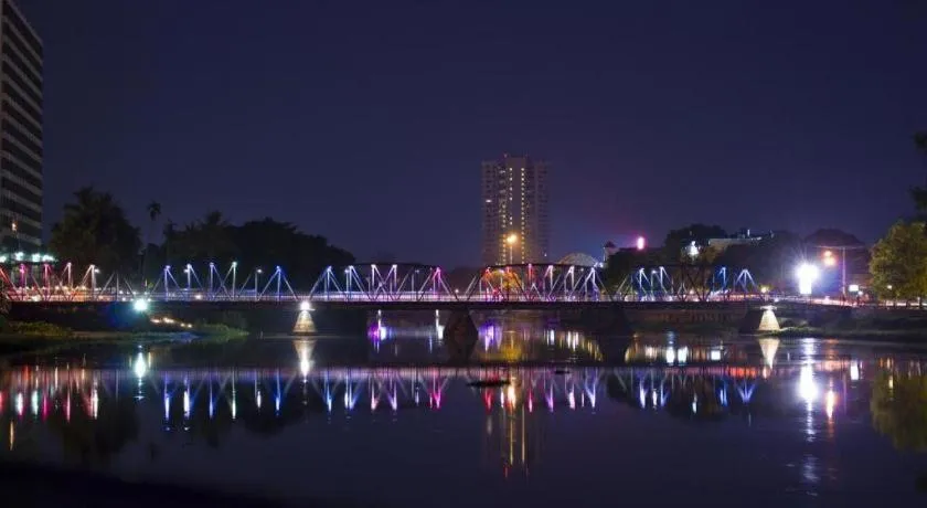 OYO 412 7 Days Hotel