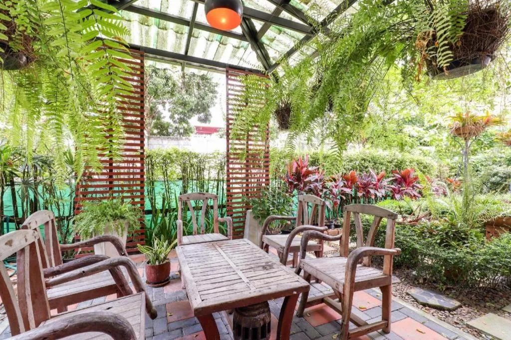 OYO 412 7 Days Hotel