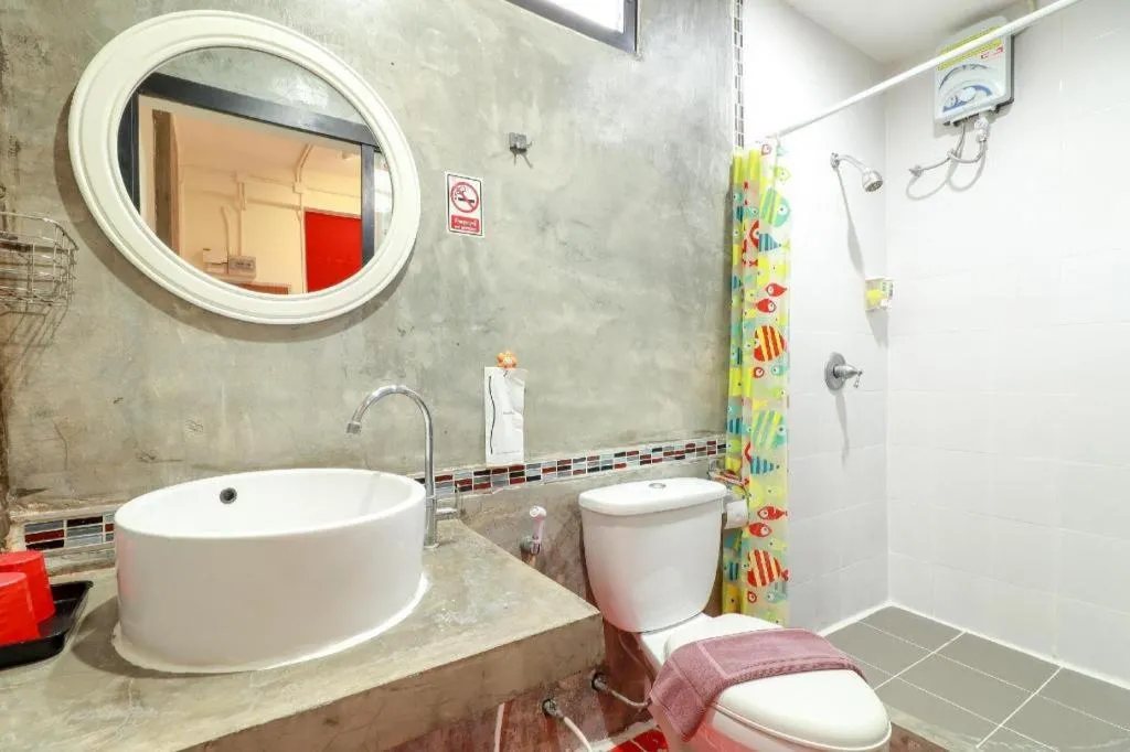 OYO 412 7 Days Hotel