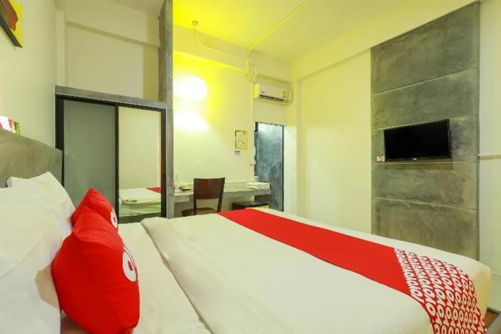 Bed in OYO 412 7 Days Hotel