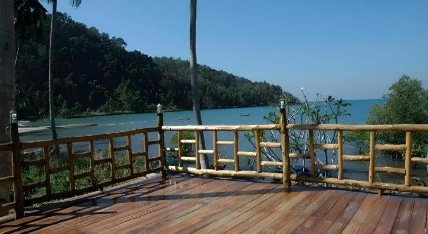 Green Cottage Beach Resort