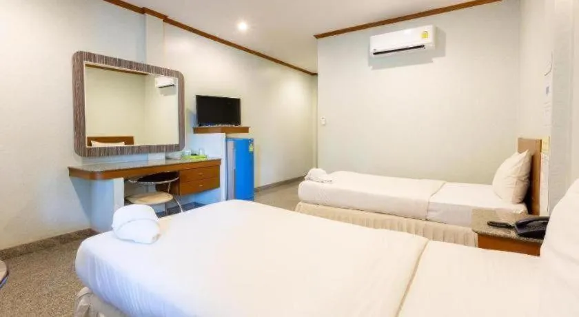 Bed in Manee Sangkha Hotel