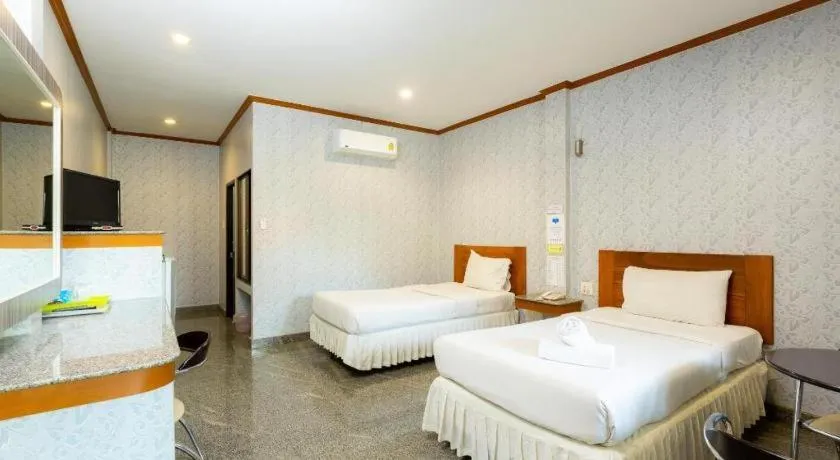 Bed in Manee Sangkha Hotel