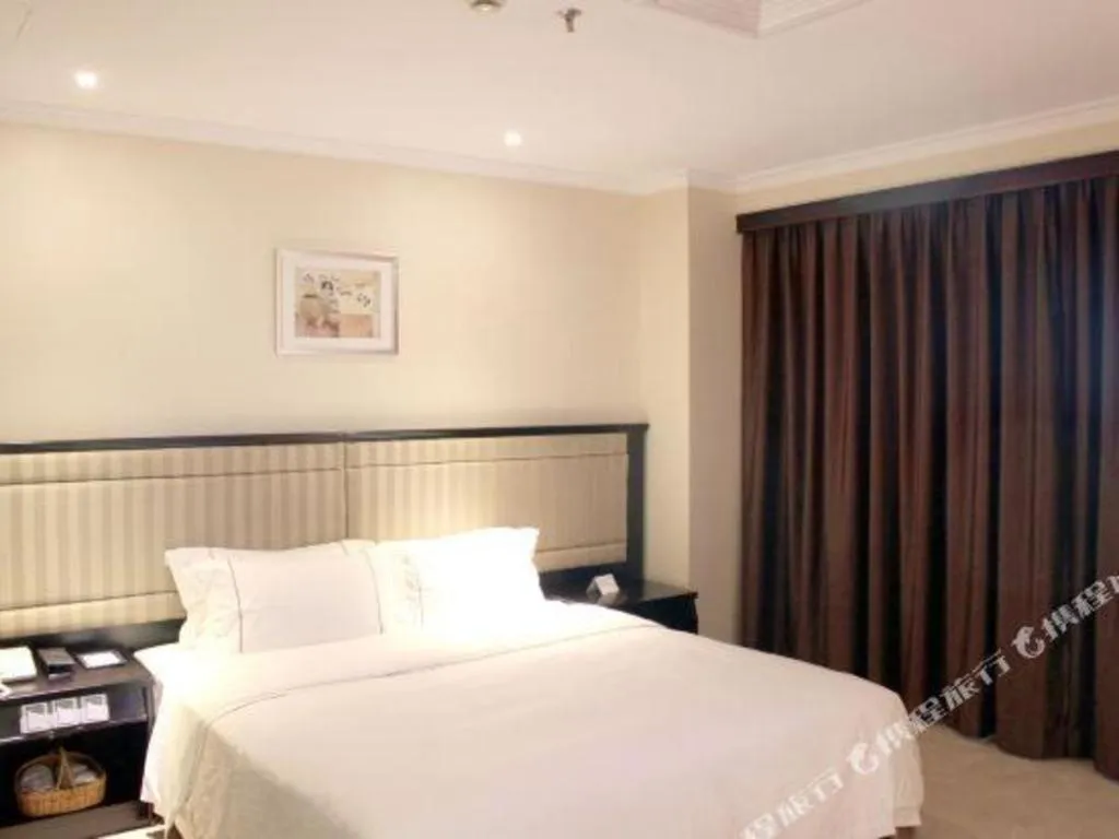 Bed in Metropolitan Hotel