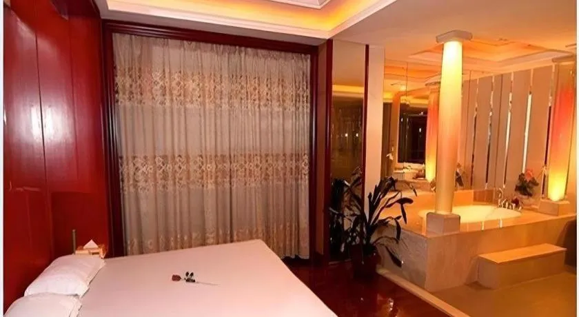 Bed in Metropolitan Hotel