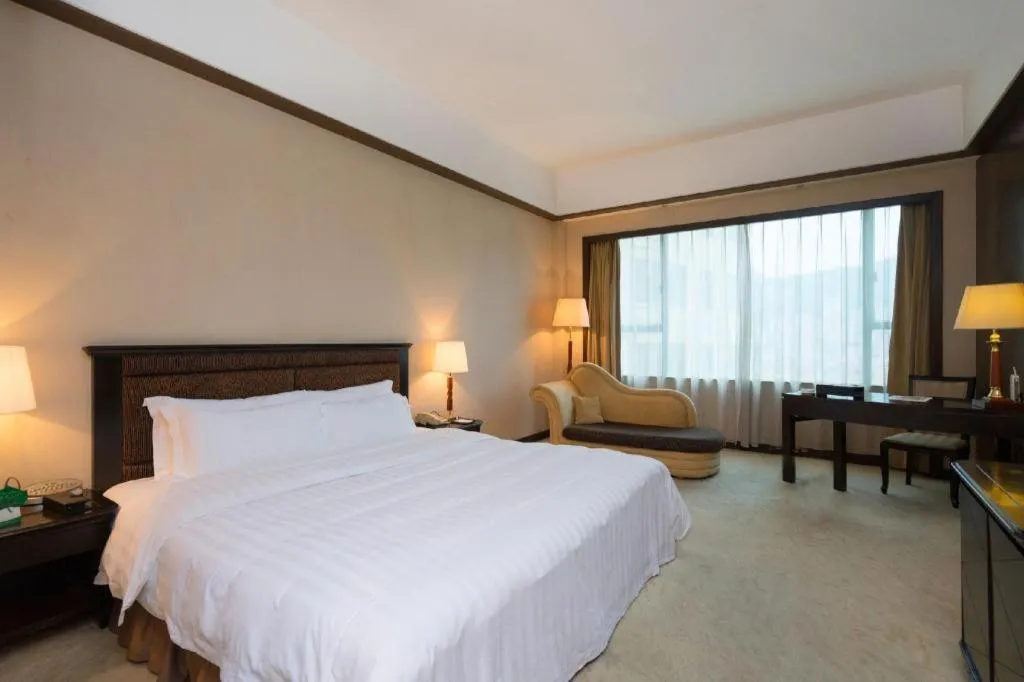 Bed in Metropolitan Hotel