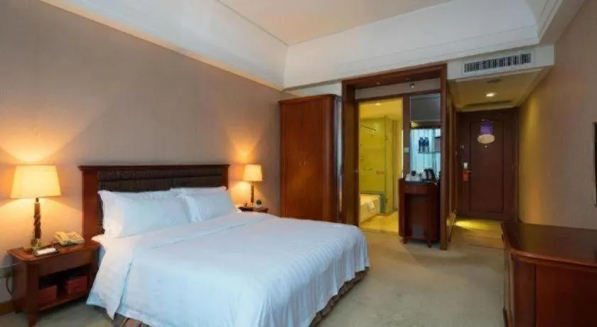 Bed in Metropolitan Hotel