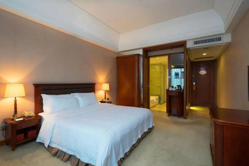 Bed in Metropolitan Hotel