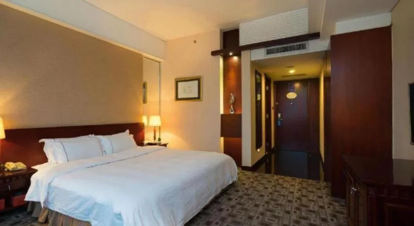 Bed in Metropolitan Hotel