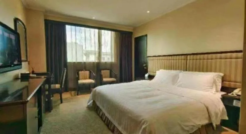 Bed in Metropolitan Hotel