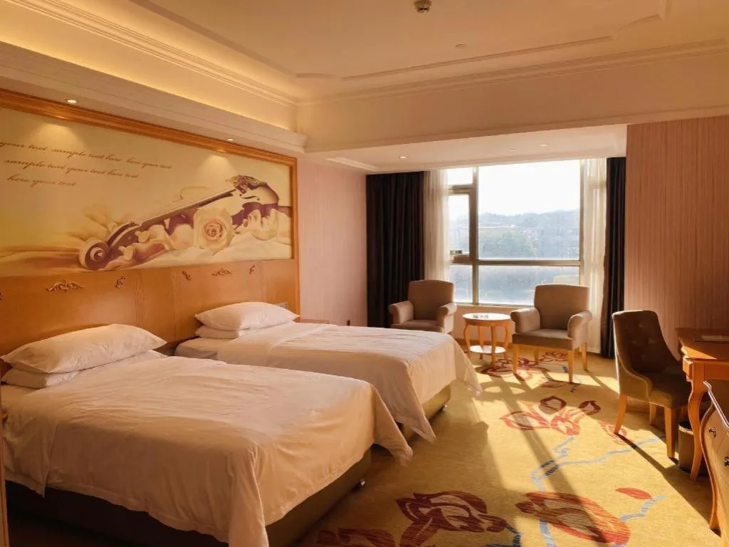 Bed in Vienna Hotel Guangdong Xinyi Jiaoyucheng River View