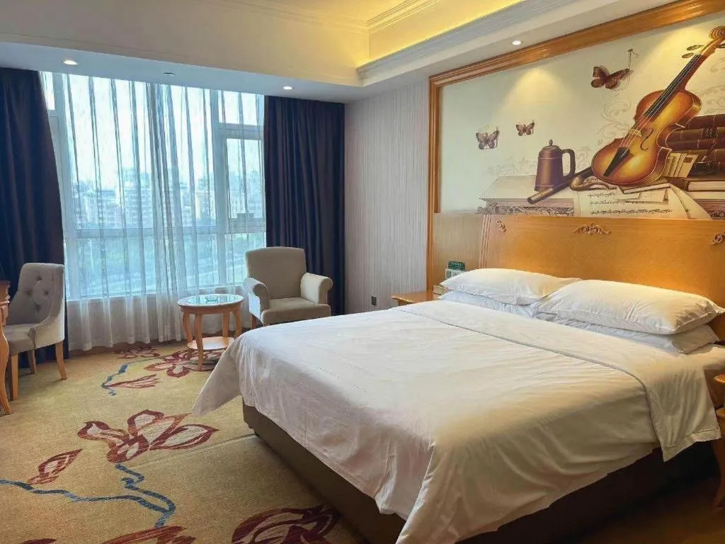 Bed in Vienna Hotel Guangdong Xinyi Jiaoyucheng River View