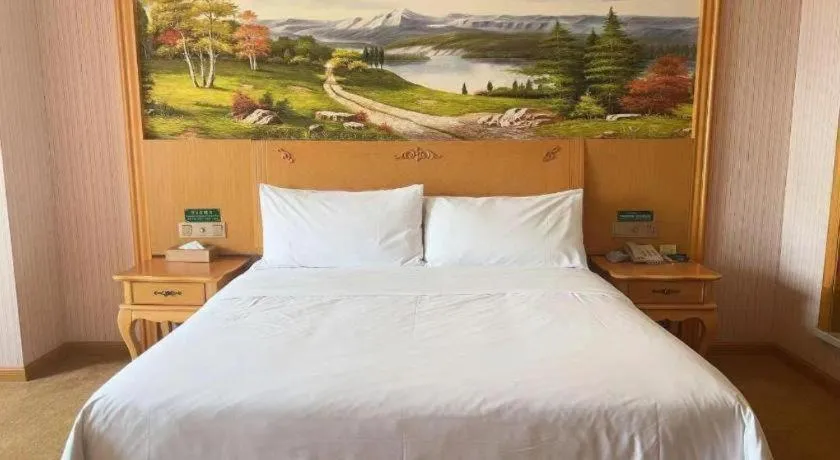 Bed in Vienna Hotel Guangdong Xinyi Jiaoyucheng River View