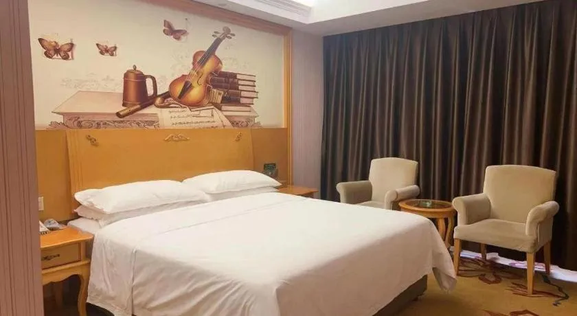 Bed in Vienna Hotel Guangdong Xinyi Jiaoyucheng River View