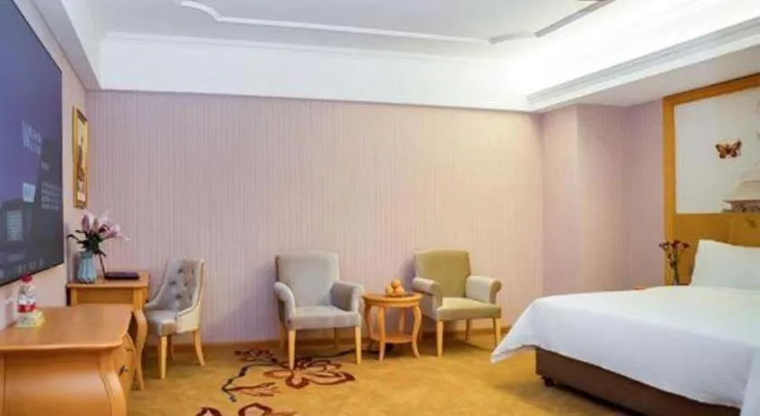 Bed in Vienna Hotel Guangdong Xinyi Jiaoyucheng River View