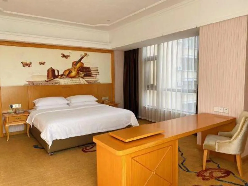 Bed in Vienna Hotel Guangdong Xinyi Jiaoyucheng River View