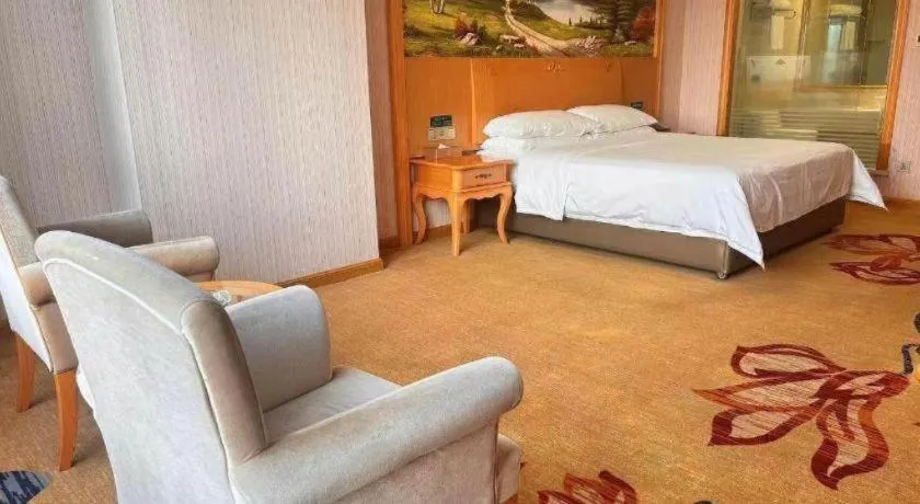 Bed in Vienna Hotel Guangdong Xinyi Jiaoyucheng River View