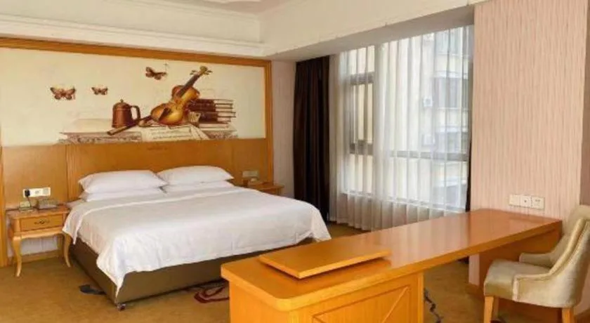 Bed in Vienna Hotel Guangdong Xinyi Jiaoyucheng River View