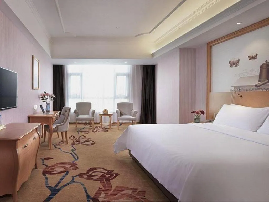 Bed in Vienna Hotel Guangdong Xinyi Jiaoyucheng River View