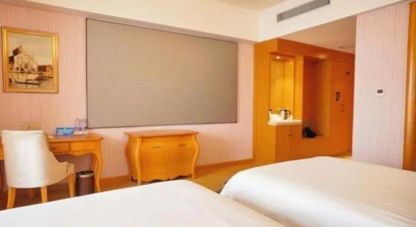 Bed in Vienna Hotel Guangdong Xinyi Jiaoyucheng River View