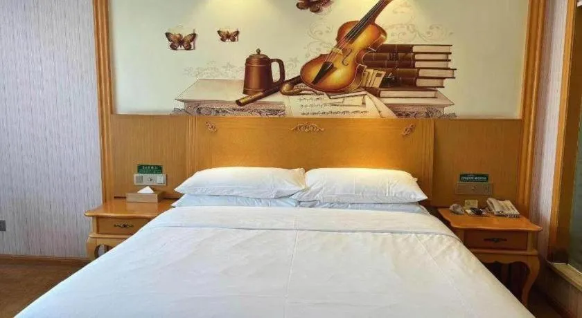 Bed in Vienna Hotel Guangdong Xinyi Jiaoyucheng River View