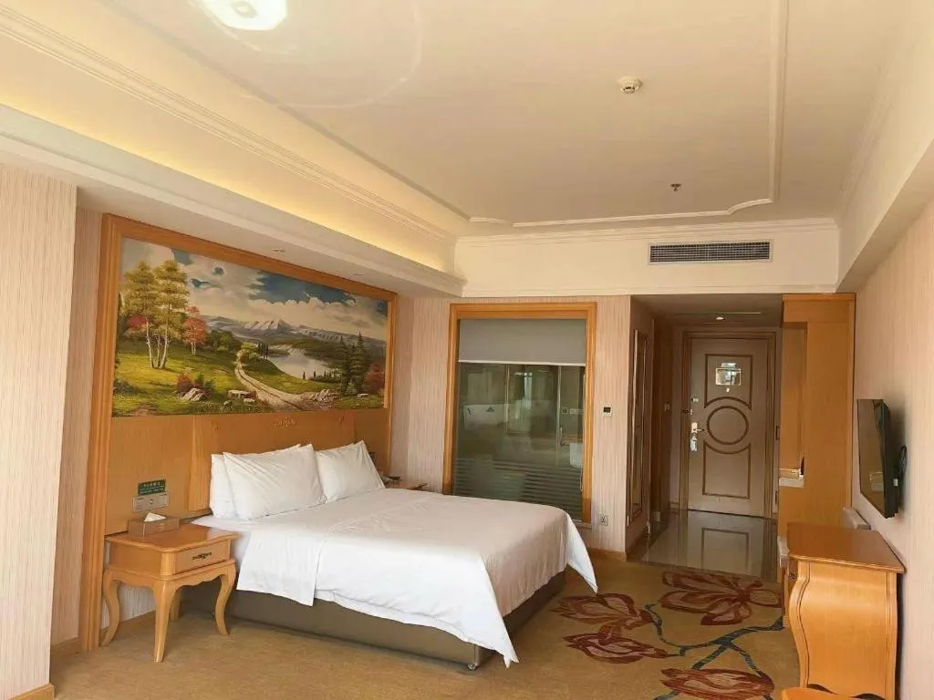 Bed in Vienna Hotel Guangdong Xinyi Jiaoyucheng River View