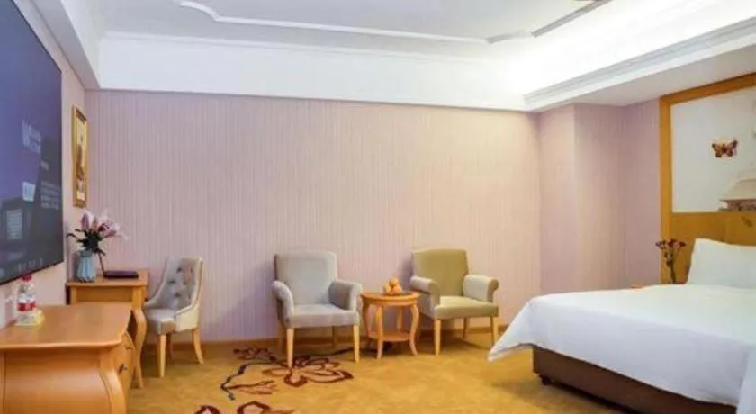 Bed in Vienna Hotel Guangdong Xinyi Jiaoyucheng River View