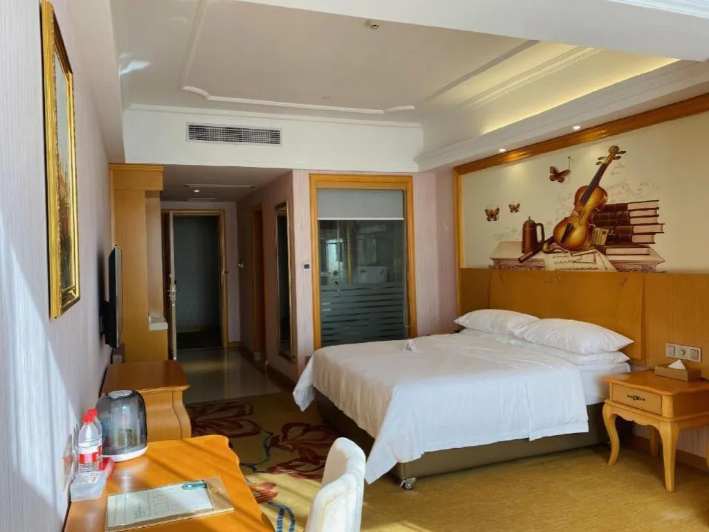 Bed in Vienna Hotel Guangdong Xinyi Jiaoyucheng River View