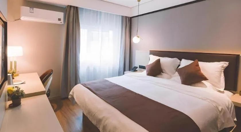 Bed in GYA Shanghai Jiangpu Hotel