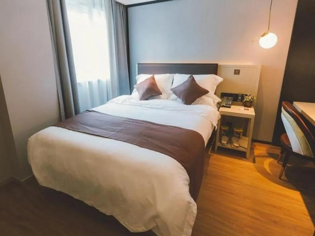 Bed in GYA Shanghai Jiangpu Hotel
