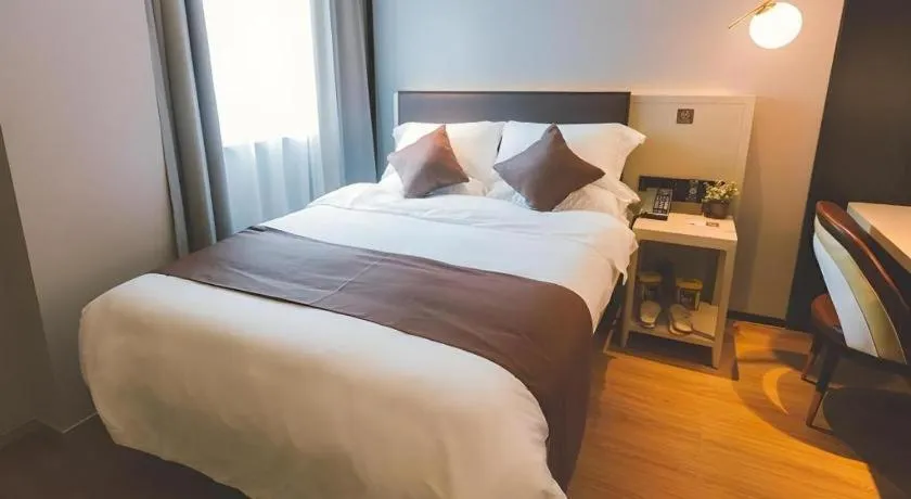 Bed in GYA Shanghai Jiangpu Hotel