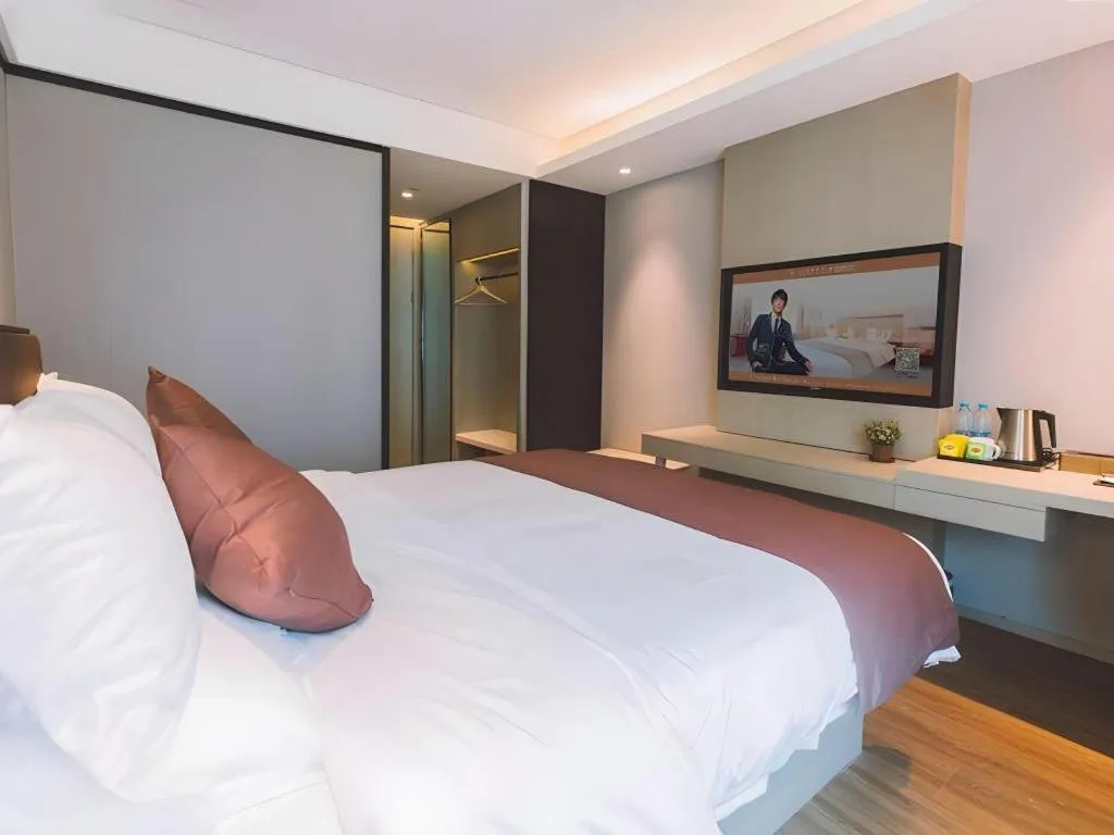 Bed in GYA Shanghai Jiangpu Hotel