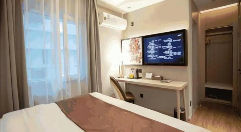 Bed in GYA Shanghai Jiangpu Hotel