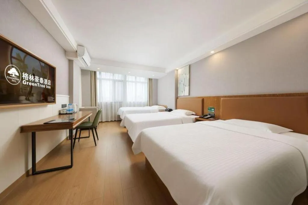 Bed in GreenTree Inn Haikou City Wuzhishan Road