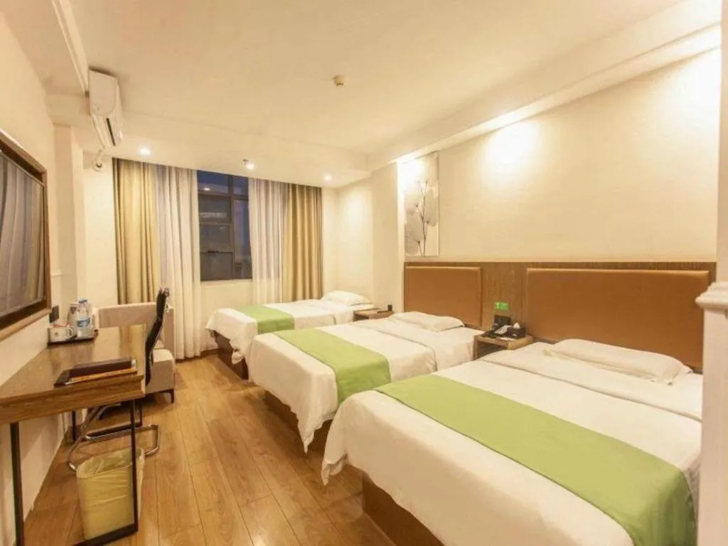 Bed in GreenTree Inn Haikou City Wuzhishan Road