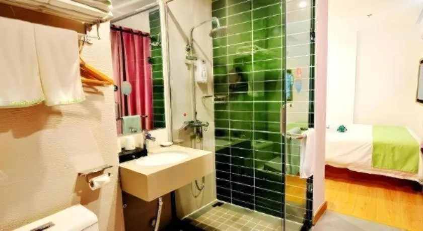 Bed in GreenTree Inn Haikou City Wuzhishan Road