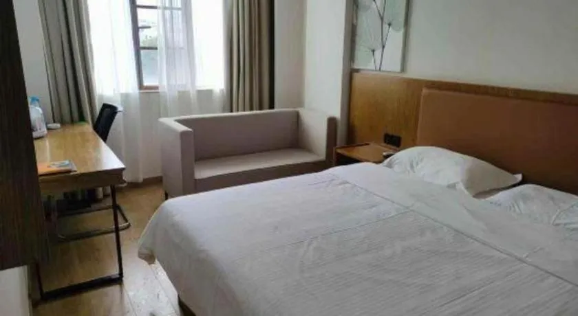 Bed in GreenTree Inn Haikou City Wuzhishan Road
