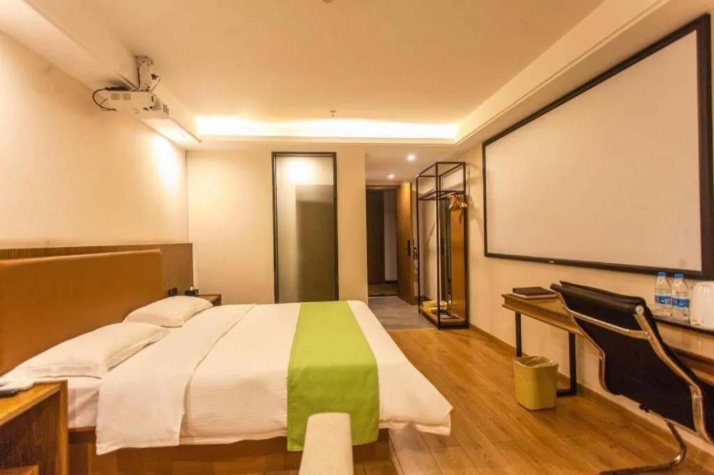 Bed in GreenTree Inn Haikou City Wuzhishan Road